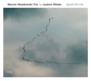 Marcin Wasilewski Trio W/Joakim Mil - Spark Of Life i gruppen VI TIPSAR / Klassiska lablar / ECM Records hos Bengans Skivbutik AB (1131056)