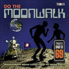 Various Artists - Do The Moonwalk in the group OUR PICKS / CD Mid at Bengans Skivbutik AB (3632131)