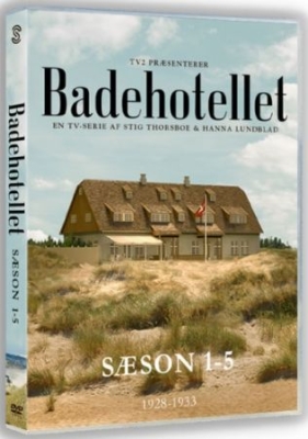 Badhotellet - Säsong 1-5 in the group OTHER / Movies DVD at Bengans Skivbutik AB (3701486)