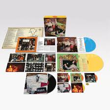 The kinks - Muswell Hillbillies / Everybody's In Show-Biz ((LP & CD & Blu-ray Boxset) in the group MUSIK / Musik Blu-Ray / Pop at Bengans Skivbutik AB (4180801)
