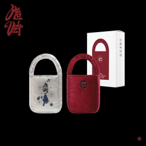 Red Velvet - What a chill kil (Bag Ver.) in the group Minishops / K-Pop Minishops / Red velvet at Bengans Skivbutik AB (5508111)