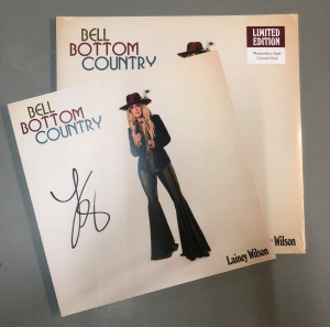 Lainey Wilson - Bell Bottom Country (2LP inkl Signed Card) in the group Minishops / Lainey Wilson at Bengans Skivbutik AB (5522641)