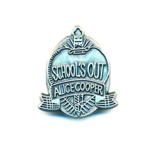 Alice Cooper - Schools Out Pin Badge in the group MERCHANDISE / Merch / Hårdrock at Bengans Skivbutik AB (5537265)