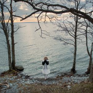 Ionnalee - Close Your Eyes in the group OUR PICKS / Friday Releases / Friday December 13th 2024 at Bengans Skivbutik AB (5574935)