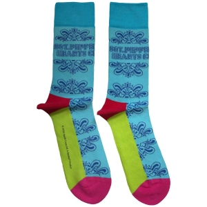 Beatles - Sgt Pepper Text Outlines Uni Lht Blue Socks in the group MERCHANDISE /  /  at Bengans Skivbutik AB (5583643)
