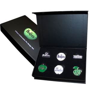 Beatles - Logos - Pin Badge Set in the group MERCHANDISE / Merch / Pop-Rock at Bengans Skivbutik AB (5629497)