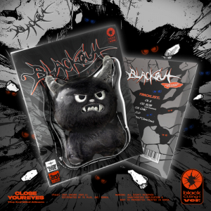 Close Your Eyes - Blackout (Black Clting-I Ver.) in the group MERCHANDISE / Merch+Code / Nyheter / K-Pop at Bengans Skivbutik AB (5647725)