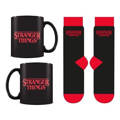 Stranger Things - Logo Mug & Sock Set in the group MERCHANDISE / Merch / TV-serie at Bengans Skivbutik AB (5648452)