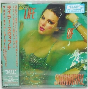 Taylor Swift - The Life Of A Showgirl - Japan Deluxe Edition [Import] in the group OUR PICKS / Frontpage - CD New & Forthcoming at Bengans Skivbutik AB (5648814)