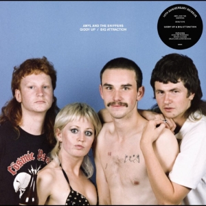 Amyl And The Sniffers - Giddy Up / Big Attraction (10 Year in the group VINYL / Upcoming releases / Pop-Rock at Bengans Skivbutik AB (5662859)