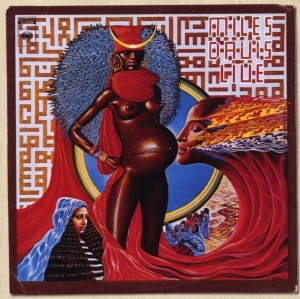 Davis Miles - Live - Evil in the group Minishops / Miles Davis at Bengans Skivbutik AB (617483)